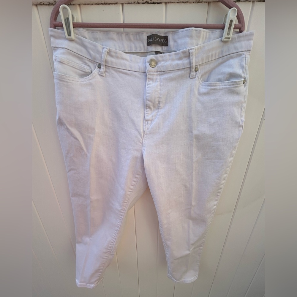 Falls Creek White Ankle Cropped Jeans